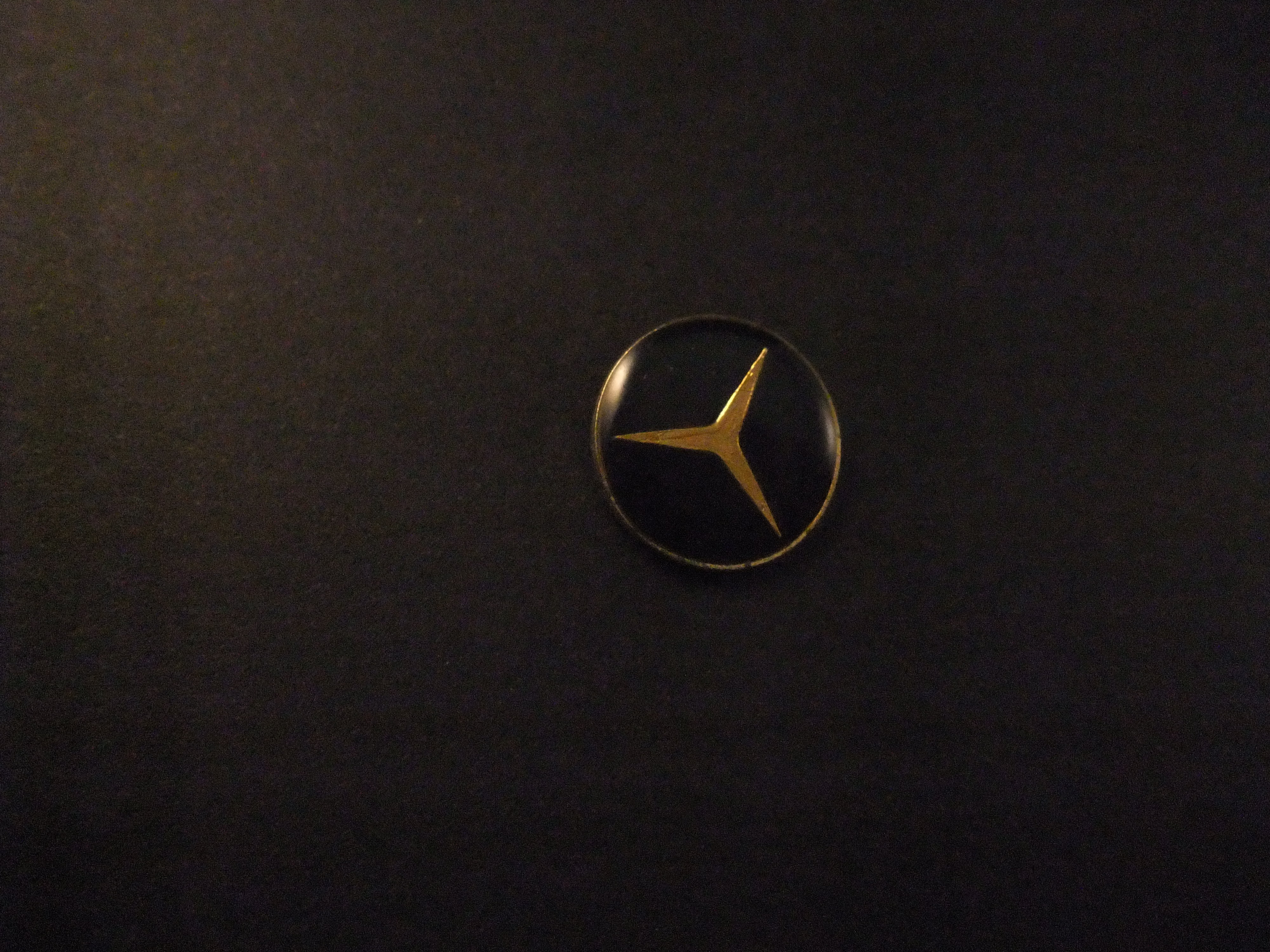 Mercedes logo donkerblauw- goudkleurige ster